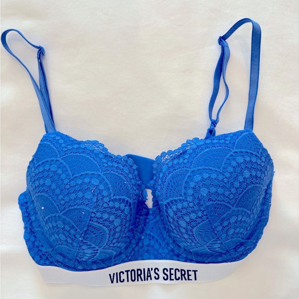 Victoria’s Secret line Demi lace blue bra. Size 32D